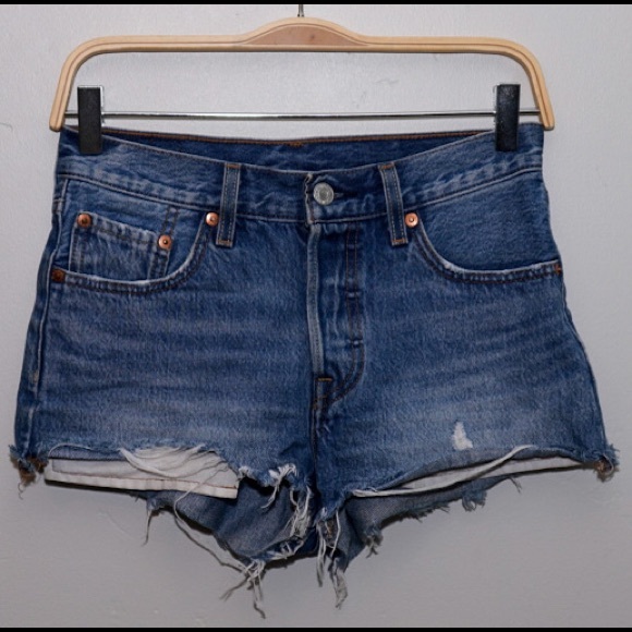 Levi's Pants - Levi’s - Cheeky denim shorts